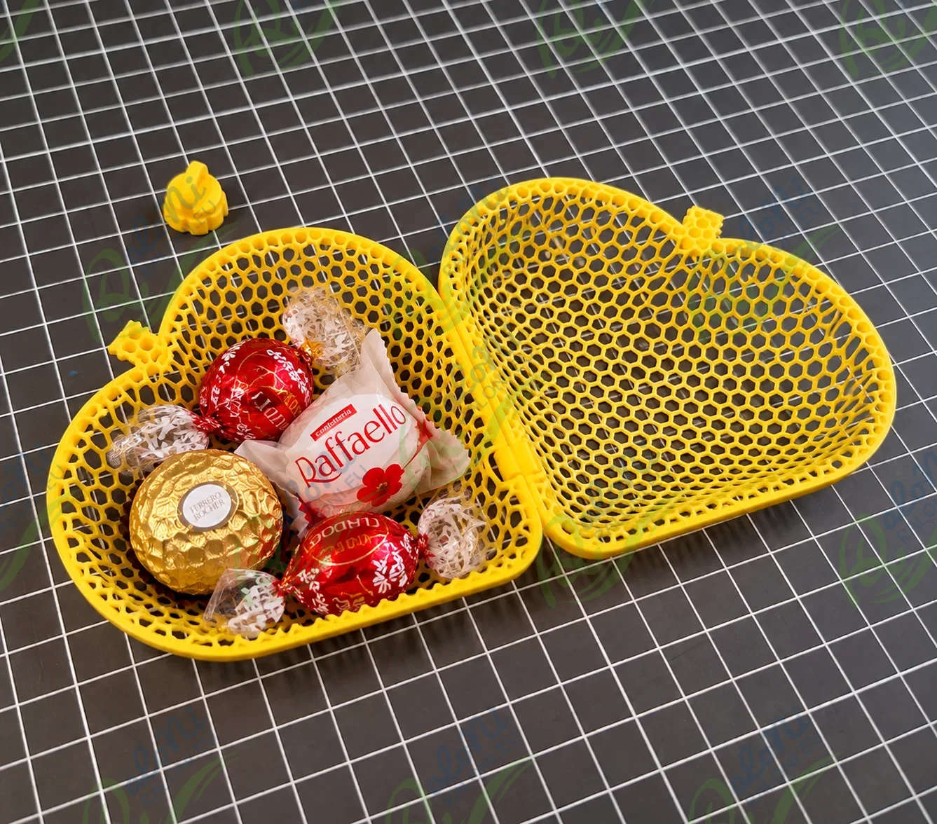 Коледна играчка за елха „Сърце“ – с място за бонбони